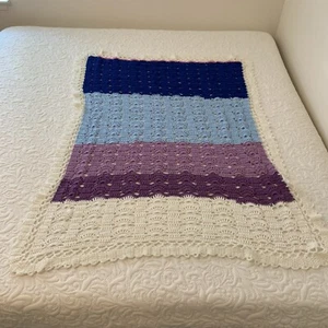 Afghan Crochet Blanket Size 54”x38” Ivory Blue Purple Lacy Edge Hand Crafted New - Bild 1 von 6