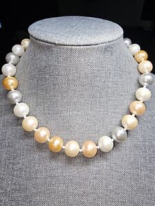 faux pearls necklace choker
