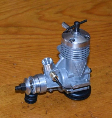1960 Super Tigre G20 15 Diesel model airplane engine 2.5cc CL vintage .15 Italy - Image 1 of 4