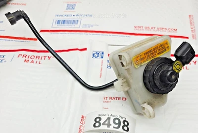 09 10 2009 2010 Ford Focus depósito cilindro maestro con sensor de tapa. Foto 1 de 4