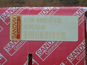 Cabezal de cuchillo de esquina Sandvik Coro Mill R390-040Q16-11H con 10 placas R390-11T303M-PM - Imagen 1 de 6