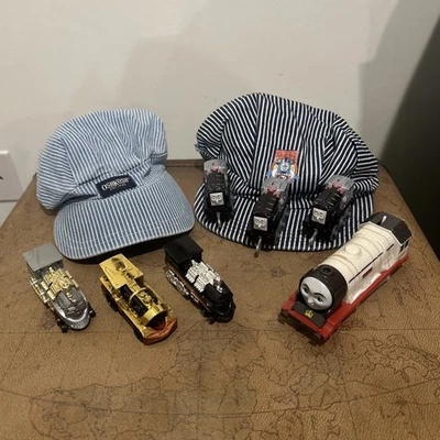 Thomas and Friends Duchess Tank 3 Diecast Deisal Conductores Sombrero 3 Hot Wheels + Sombrero Foto 1 de 4