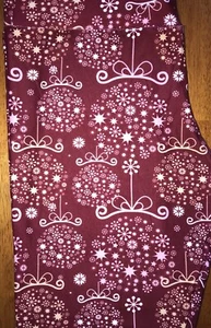women’s OS One Size yoga waist leggings, red with Christmas ornaments - Picture 1 of 1