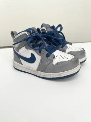 Nike Air Jordan Niño Pequeño 1 Gris Cemento Medio/Blanco-Azul Verdadero (DQ8425 014) Talla 7 Foto 1 de 4