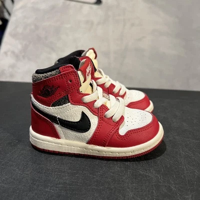 Nike Air Jordan 1 Retro Alto OG Zapatos Niño Pequeño 6C Chicago Lost & Found Foto 1 de 4