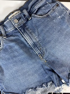 Abercrombie & Fitch Mom Jean Shorts Women’s Size 6 Distressed High Rise Denim - Picture 1 of 12