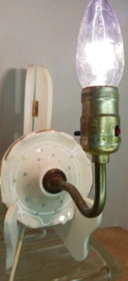 Aplique de pared vintage de cerámica enchufable blanco con puntos rosas/azules amarillos Foto 1 de 4