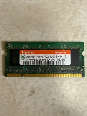 Módulo de memoria para computadora portátil Hynix 256 MB (HYMP532S64P6-C4) - DDR2-533 MHz (PC2-4200S) Foto 1 de 2