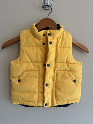 Chaleco acolchado GAP amarillo sin mangas con cierre de botón a presión 2T nuevo sin etiquetas Foto 1 de 4