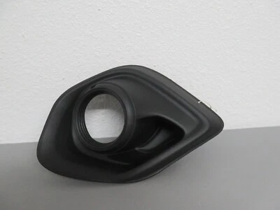 2013 2014 2015 MITSUBISHI OUTLANDER RIGHT SIDE FRONT FOG LIGHT TRIM - Image 1 of 4