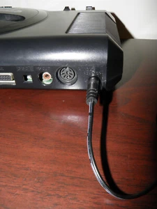 Adaptador de alimentación estilo pared de alta gama para el sistema original Sega Genesis uno - Imagen 1 de 9