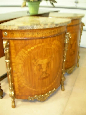 Maitland Smith 桃花心木和镶嵌角柜蛇皮石上衣,黄铜 — 第 1/4 张图片