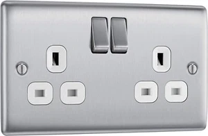 BG NBS22W Nexus Metall gebürsteter Stahl 2-fach 13A Schaltsteckdose - weißer Einsatz - Bild 1 von 1