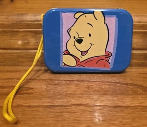 Estuche de hojalata vintage de Disney Winnie The Pooh con nuevas bandas Pooh vintage - Imagen 1 de 8