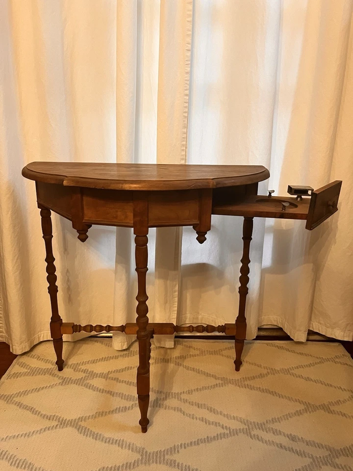 Mesa consola antigua rara Demilune Half Moon con compartimento oculto para fumar Foto 1 de 4