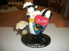 RARE 1994 WARNER BROS. STUDIO STORE- LADIES MAN- HEAVY PEPE LE PEW STATUE 