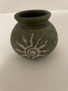 JEREMY DILLER RAKU POTTERY SMALL 3” IRIDESCENT SPIRAL SUNBURST SW VASE SIGNED - Picture 1 of 7