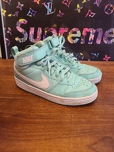 Size 5.5 Girls- Nike Court Borough Mid Emerald Rise Pre-Owned - Picture 1 of 14