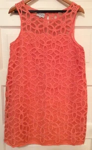 Vestido Mud Pie Coral Pétalos Cambio Talla Mediana Floral Bordado Superposición - Imagen 1 de 7