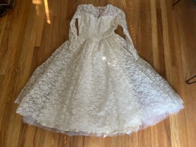 Vestido de novia años 70 de encaje, tul + satén manga larga Foto 1 de 4