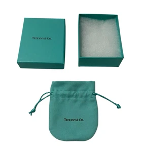Espositore portagioie blu TIFFANY & CO e piccola borsa in feltro (SOLO SCATOLA E SACCHETTO) - Foto 1 di 8