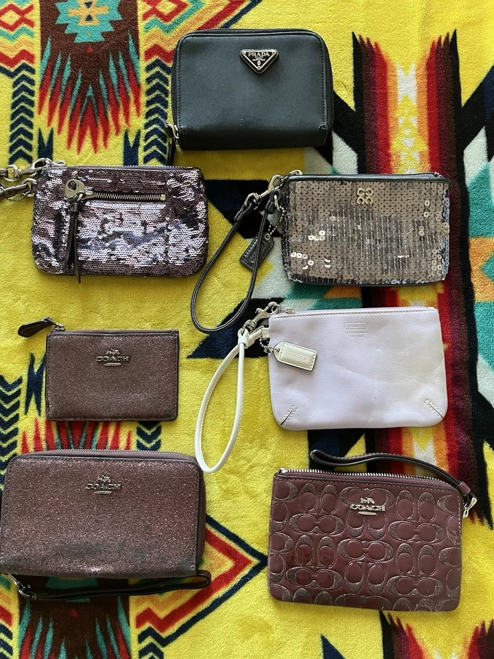 Coach Bundle Four Wristlets, Two Wallets & One Card Holder. - Image 1 of 4