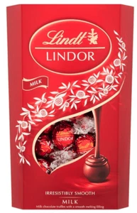 Lindt Lindor Milk Chocolate Truffles 600g created by the Lindt Master Chocolatie - Picture 1 of 1
