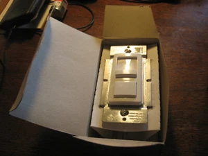 Leviton IPL06-10Z IllumaTech Slide Dimmer for 150-Watt Dimmable LED 600-Watt - Picture 1 of 2