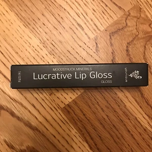 YOUNIQUE LOVESICK Moodstruck Minerals Lucrative Lip Gloss NEW - Picture 1 of 3