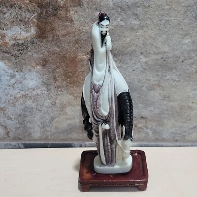 Okimono japonés tallado a caballo Foto 1 de 4