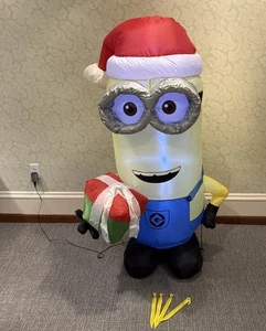 Gemmy Universal Illumination Minion 5 Ft AirBlown Inflatable, 4 Stakes, No Box - Picture 1 of 6