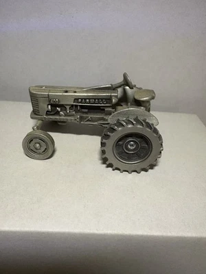 SpecCast Farmall 400 Tractor, Pewter 1/43 scale - Image 1 of 4