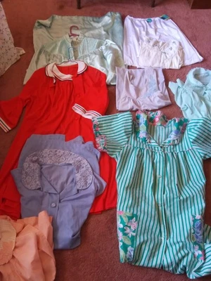 Lot Of 10 Pieces Small Lingerie, Gowns, Robes, 1 Slip - Image 1 of 4