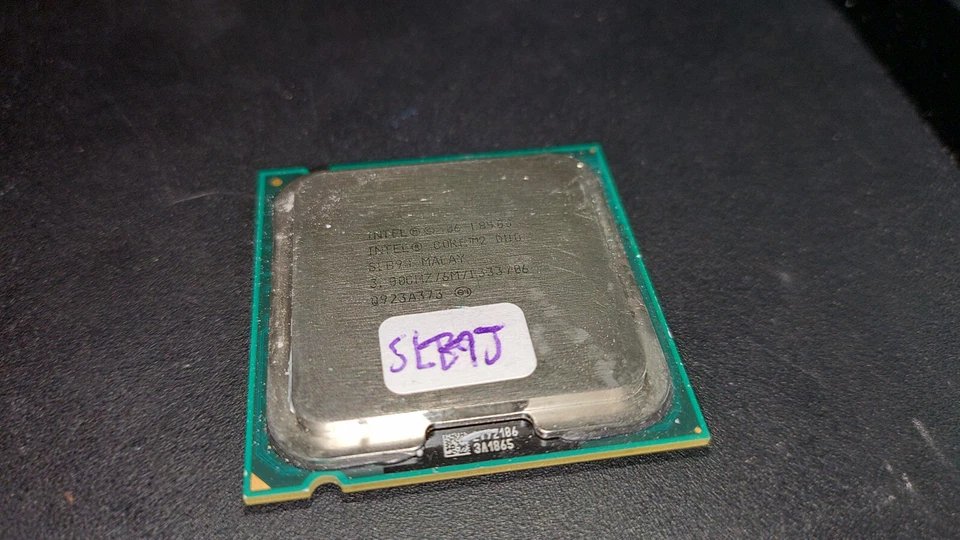 {Intel} Core 2 Duo E8400 3GHz Socket LGA775 CPU {SLB9J} - Image 1 of 1
