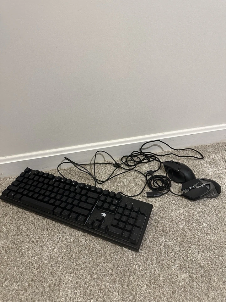 Corsair Extended Keyboard, Razer Basilik V3 Mouse, Bugha Mouse Bundle - Image 1 of 4