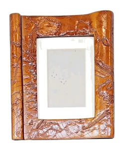 Mapa del Viejo Mundo Repujado Resina Marrón 7” x 5 1/2” Marco con Alfombra Beige 4 1/2 “x 3” - Imagen 1 de 10