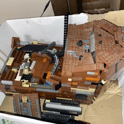 Lego STAR WARS Sandcrawler 10144- Incomplete Set- No Box Instructions. R2D2 - Image 1 of 4