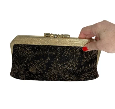 Bolso sin asas vintage de terciopelo de los años 70 granate dorado brillante cierre de beso bolso de noche de metal Foto 1 de 4