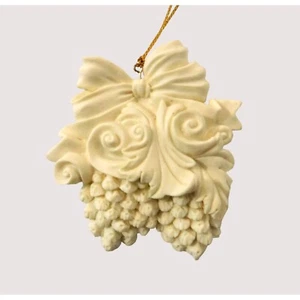 Pine Cone Christmas Tree Ornament Vintage 1997 Cream Holiday Decoration Gift - Picture 1 of 4