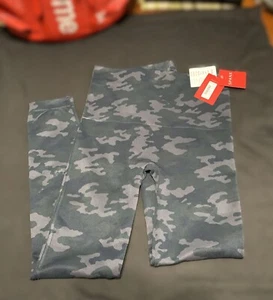 SPANX Seamless Look At Me Now Leggings Black Camo Size 1X NWT - Picture 1 of 4