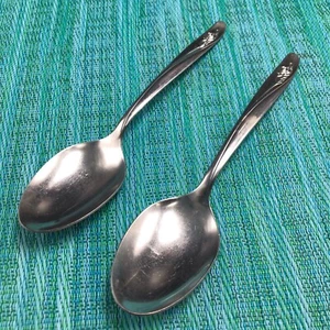 2 cucchiaini da portata Oneida personalizzati ROSEANNE in acciaio inox cucchiai da tavola solidi  - Foto 1 di 7