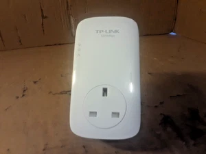 TP-Link TL-PA8010P 1200 Mbps gigabit passthrough powerline adapter UK - Picture 1 of 10