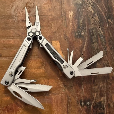 Alicates para cuchillos SOG PowerPlay retirados multiherramienta Foto 1 de 4