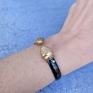 Bracciale Vintage Vittoriano Bypass Smalto Nero Su Metallo - Foto 1 di 11