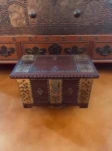 Saudi Arabia Kuwaiti Chest Mini - Imagen 1 de 16