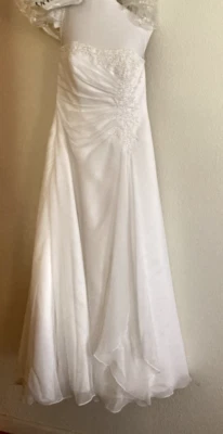 Vestido de novia blanco nupcial de David - sin tirantes línea A busto con cuentas reunido Foto 1 de 4