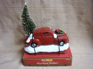 NEU ROTER JELOPY AUTO mit BAUM & KRANZ STRUMPFHALTER - Bild 1 von 6