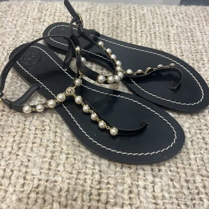 Tory Burch Emmy Pearl Thong Sandals Black Leather Ankle Strap Flat Size 8.5 M - Picture 1 of 8