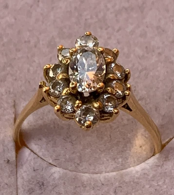 SUPERBE BAGUE EN OR JAUNE 18 CARATS 750 AVEC 11 ZIRCONIUMS ! - Photo 1/4