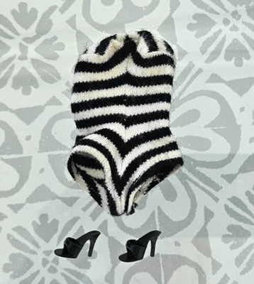 DE COLECCIÓN MUÑECA BARBIE #4 TRAJE DE BAÑO NEGRO BLANCO CEBRA JAPÓN NEGRO TACÓN DE MULA ZAPATOS Foto 1 de 4